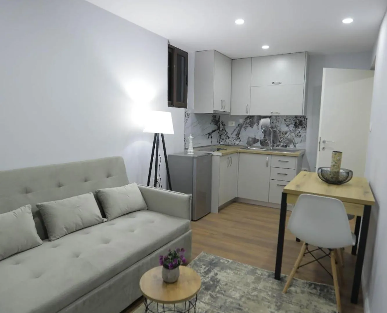 Arlis Apartments - Near North And South Terminal Tirana