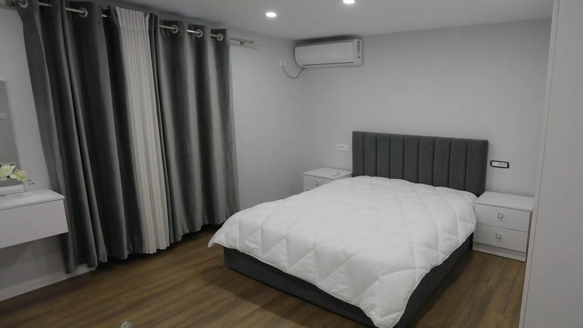 Arlis Apartments - Near North And South Terminal Tirana Albânia